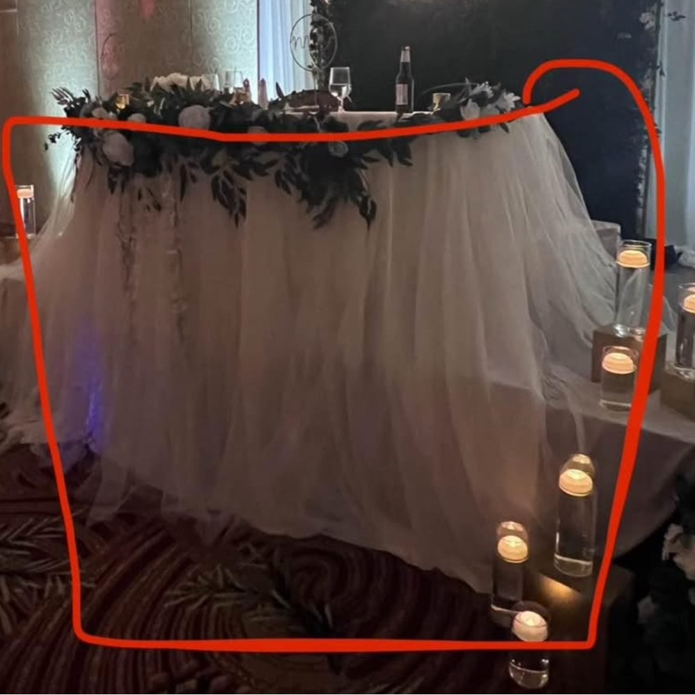 Elegant White Tulle Sweetheart Table Skirt for Wedding